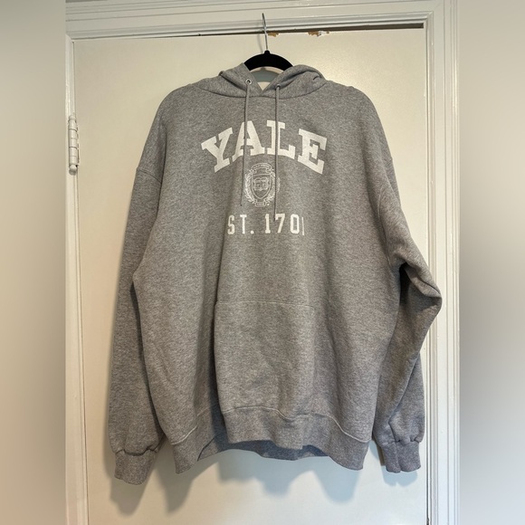 Men’s Champion Heather Grey Yale 1701 Hoodie. Drawstring. Kangaroo pockets. - Picture 2 of 11